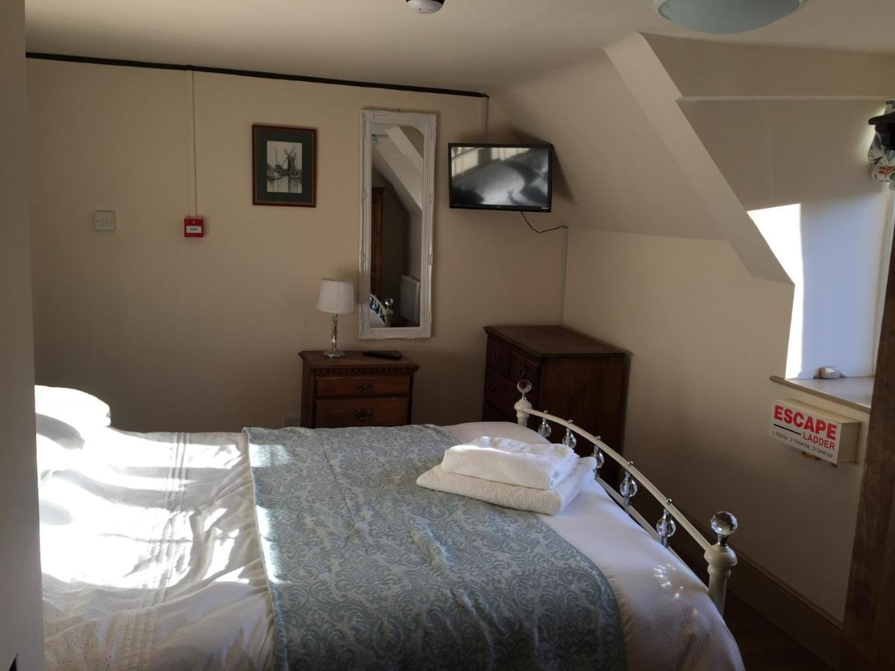 Smallburgh The Crown Inn מראה חיצוני תמונה